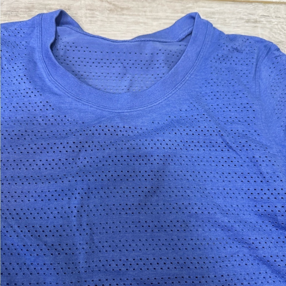lululemon athletica Purple Short Sleeve Tee 8 reposhing I bought the wrong size - Picture 5 of 6